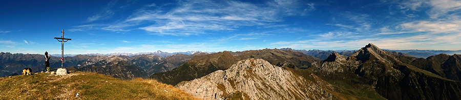 Vista panoramica dalla croce di vetta di Cima Menna